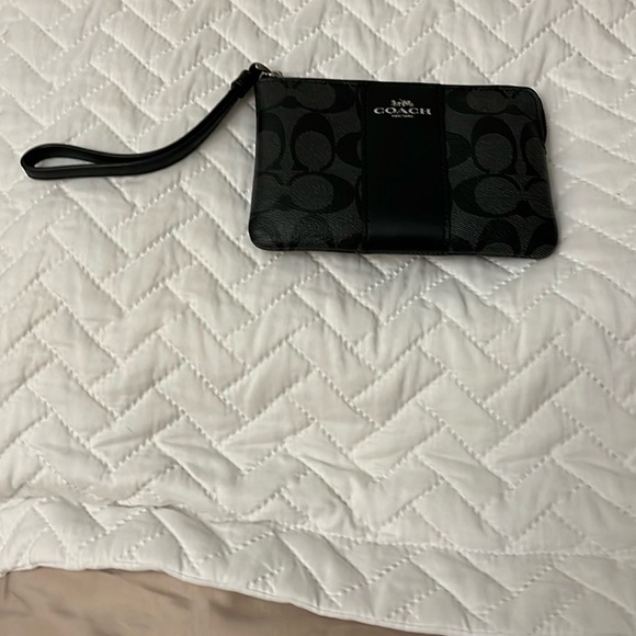 Coach Signature Black Wristlet - Picture 9 of 12